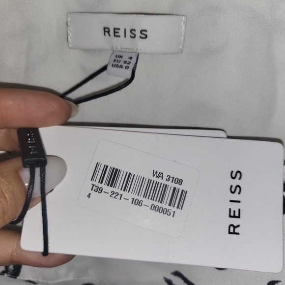 4. NWT REISS Jolie Lips Print Long Sleeve Top Size 0 - Picture 7 of 8